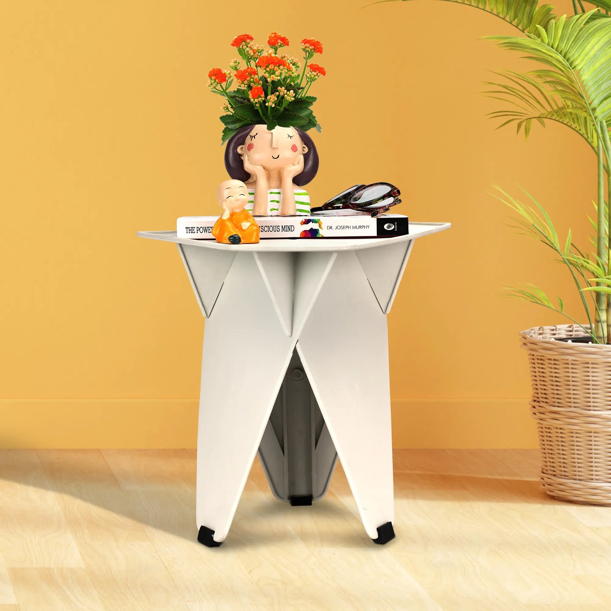 Stylish and Functional Plant Stand for Indoor Plants - Upgrade your interior design with this modern plant stand